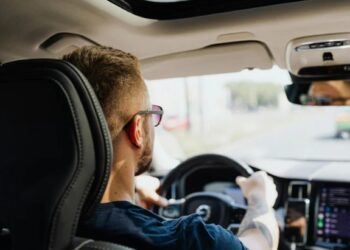4 Essential Tips to Enhance Visibility and Safety While Driving