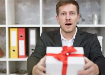 What to Include in an Employee Gift Box for a Meaningful Appreciation Gesture