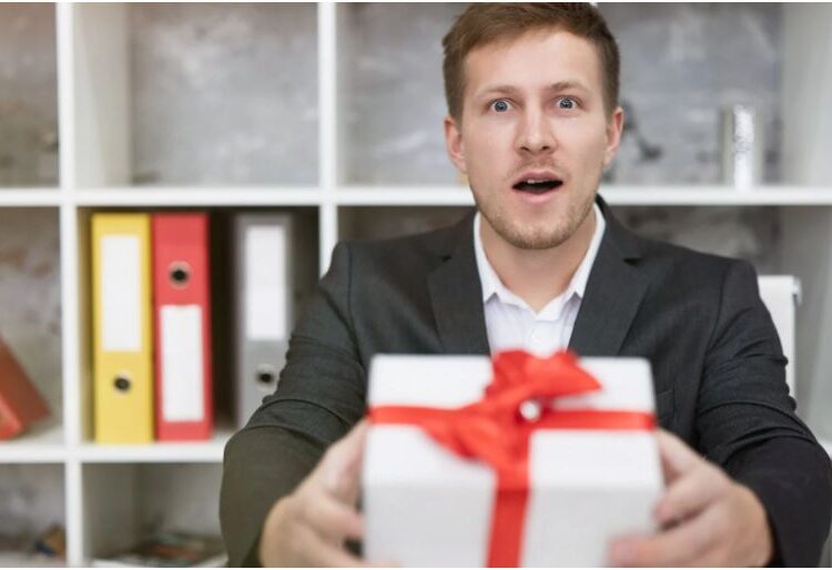 What to Include in an Employee Gift Box for a Meaningful Appreciation Gesture